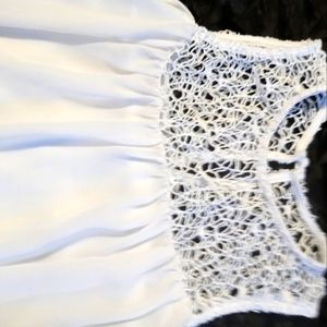 Bailey blue size small off white sleeveless blouse